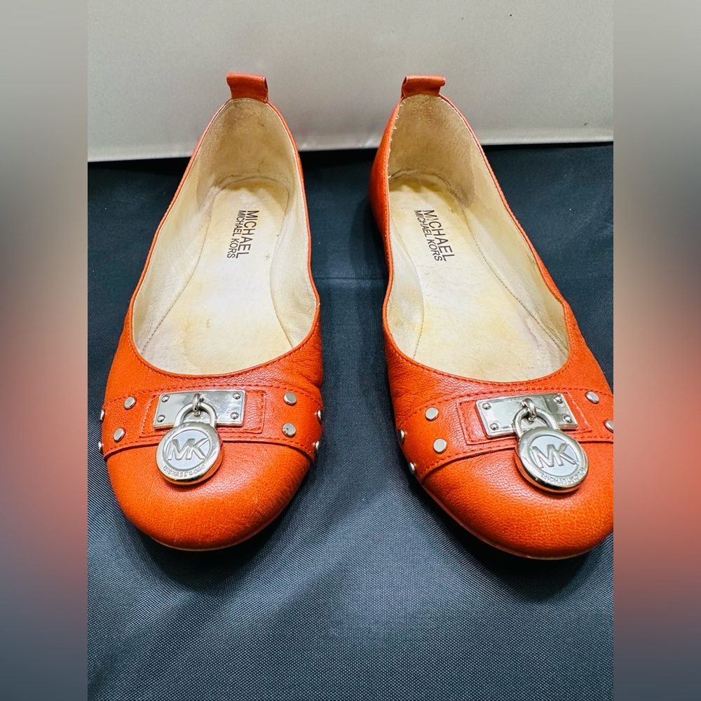 Michael Kors Hamilton ballet flats orange leather silver padlock shoes Size 5.5